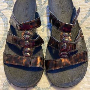 Clarks Sandals EUC size 9 wide comfort collection…adjustable width